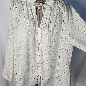 White Eyelet Ruffle Neckline Tie Front Silver Button Size L Button Up